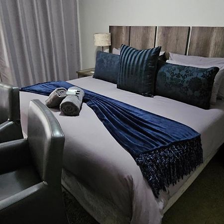 מידלבורג Blue Sparrow Guest House מראה חיצוני תמונה