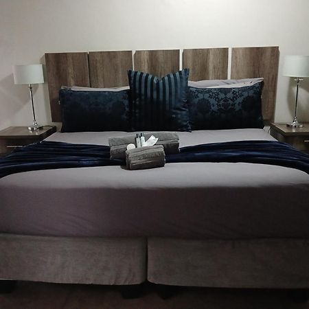 מידלבורג Blue Sparrow Guest House מראה חיצוני תמונה